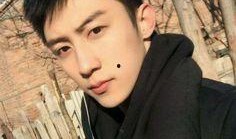 黄景瑜何婧婧恋情爆料最新,甜蜜互动引网友热议